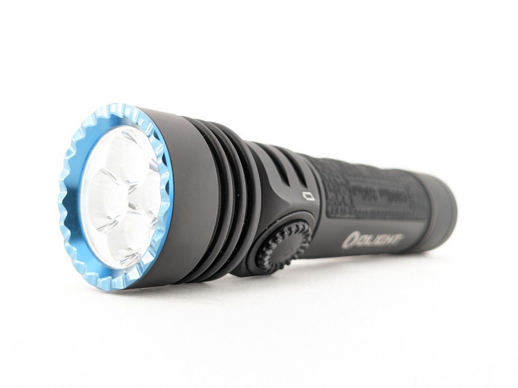 Olight Seeker 4 Pro Review – High-Output Flooder with a Charging Dock Holster
