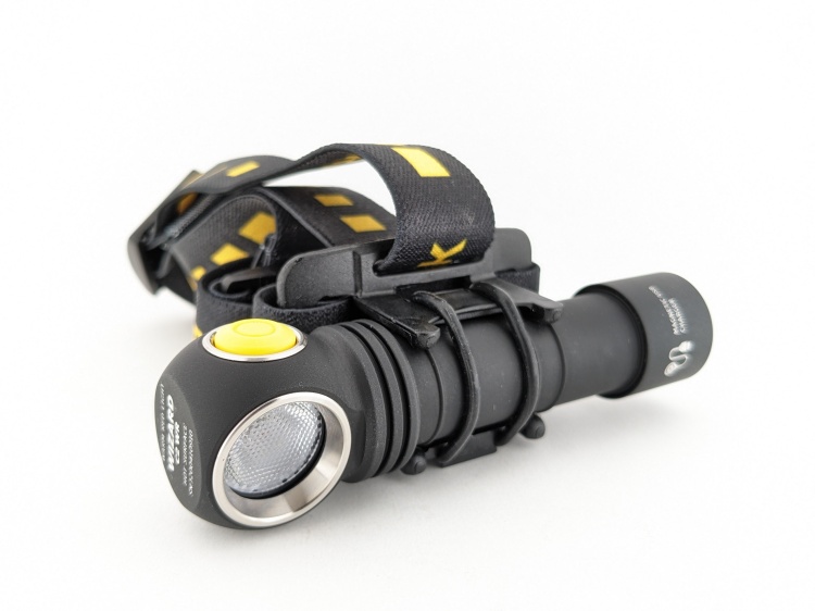 Armytek Wizard WR Warm Review – Bomb-Proof but Unrefined